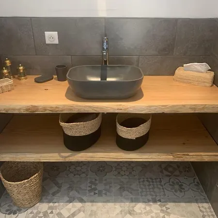 Le Cabanon De Val Bed & Breakfast 3*