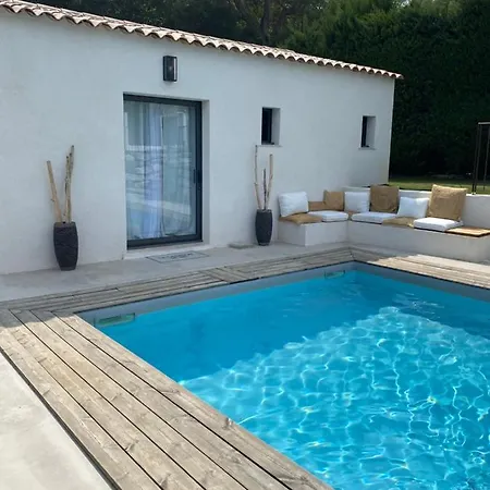 Le Cabanon De Val Bed & Breakfast