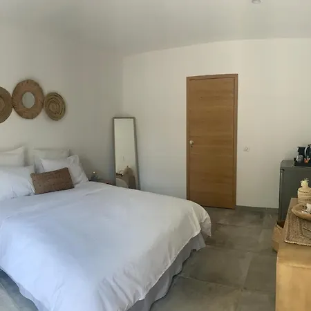 Le Cabanon De Val Bed & Breakfast Gassin