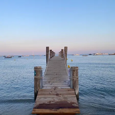 Le Cabanon De Val Bed & Breakfast Gassin