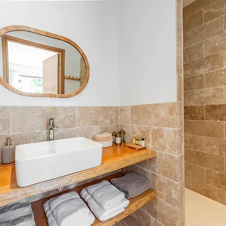 Bed and Breakfast Le Cabanon De Val 3*