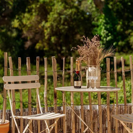 Le Cabanon De Val Bed and Breakfast
