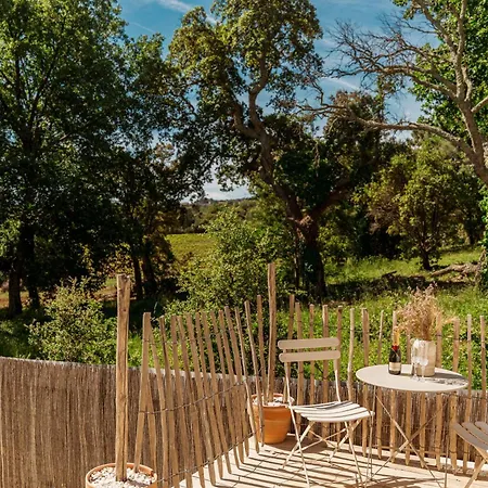 Le Cabanon De Val Bed and Breakfast Gassin