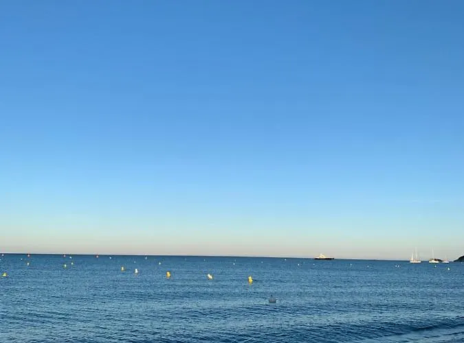 לינה וארוחת בוקר Le Cabanon De Val 3*