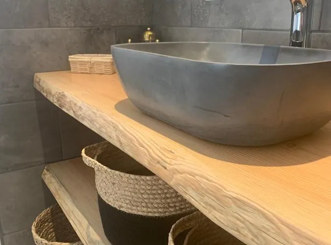 Le Cabanon De Val Bed and breakfast Gassin