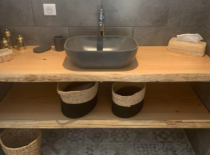 Le Cabanon De Val Bed and breakfast 3*