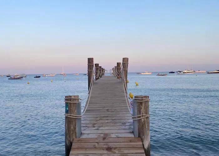 Le Cabanon De Val Bed and breakfast Gassin